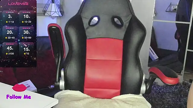 Snapshot of natasha_logan_ chatting on 10/04/25, 04:10 natasha logan online show from 10/04/25, 04:10