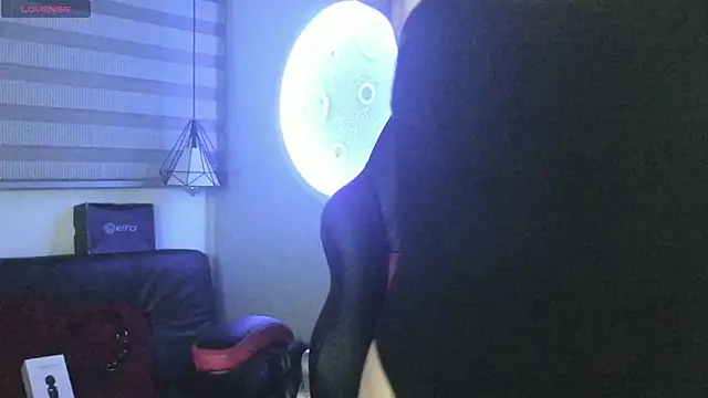 Snapshot of natasha_logan_ chatting on 10/17/25, 04:04 natasha logan online show from 10/17/25, 04:04