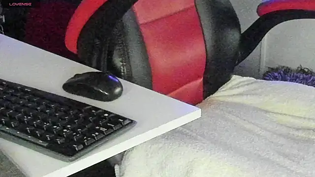 Snapshot of natasha_logan_ chatting on 10/21/25, 04:02 natasha logan online show from 10/21/25, 04:02