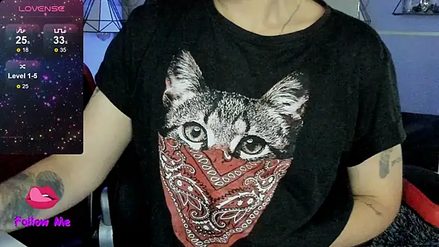 Snapshot of natasha_logan_ chatting on 10/27/25, 04:05 natasha logan online show from 10/27/25, 04:05