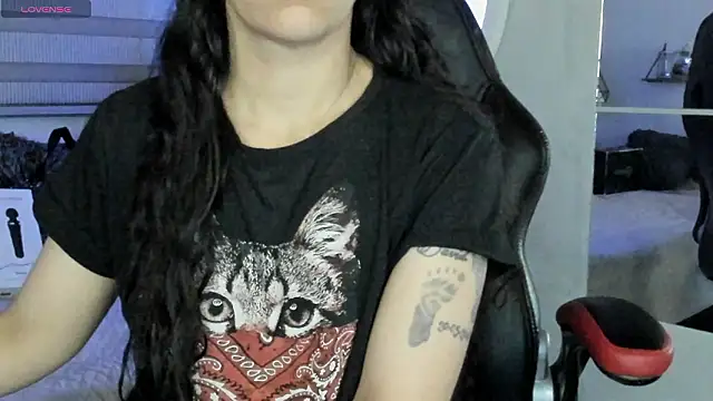 natasha logan  online show from 03/28/26, 04:01