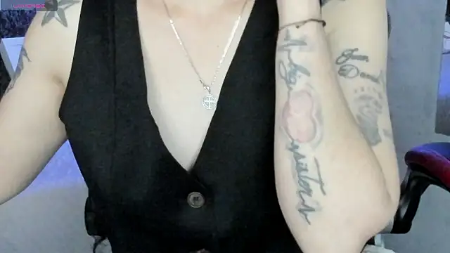 natasha logan  online show from 03/29/26, 04:01