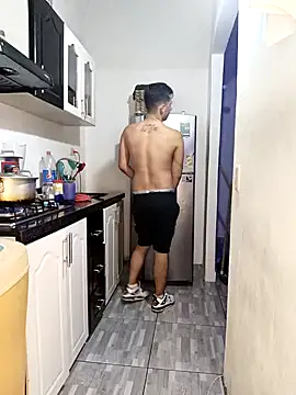 Snapshot of catire2323 chatting on 12/21/24, 01:36 catire2323 online show from 12/21/24, 01:36