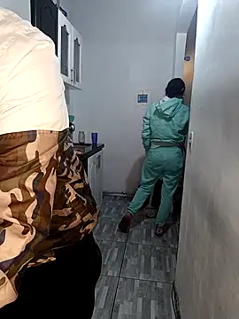 Snapshot of catire2323 chatting on 09/24/25, 01:58 catire2323 online show from 09/24/25, 01:58