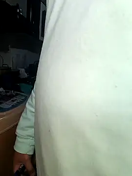 Snapshot of catire2323 chatting on 10/08/25, 02:47 catire2323 online show from 10/08/25, 02:47