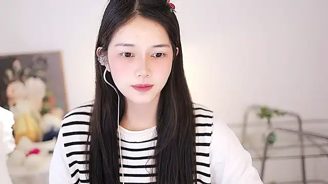 Snapshot of Judy520 chatting on 02/18/25, 04:05 Judy520 online show from 02/18/25, 04:05