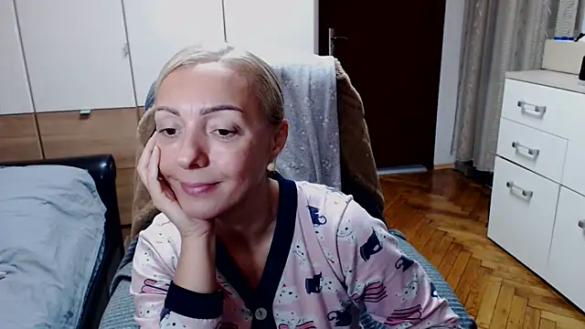 Leona-Exotic online show from 11/18/25, 11:47