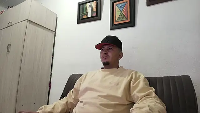 Snapshot of myke_andrade chatting on 09/11/25, 06:13 myke andrade online show from 09/11/25, 06:13