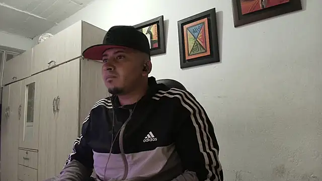 Snapshot of myke_andrade chatting on 09/25/25, 02:59 myke andrade online show from 09/25/25, 02:59