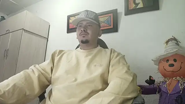 Snapshot of myke_andrade chatting on 10/12/25, 05:06 myke andrade online show from 10/12/25, 05:06