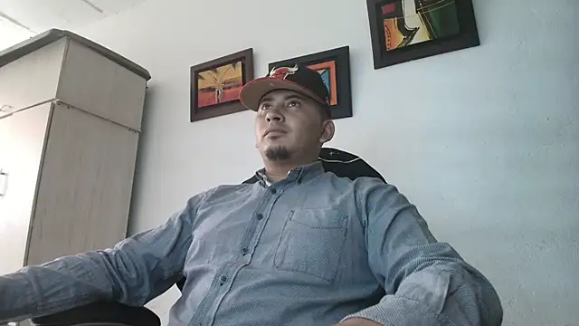 Snapshot of myke_andrade chatting on 10/25/25, 08:14 myke andrade online show from 10/25/25, 08:14