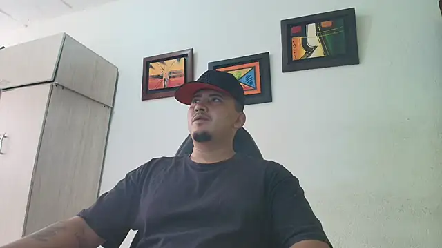 Snapshot of myke_andrade chatting on 11/18/25, 06:34 myke andrade online show from 11/18/25, 06:34