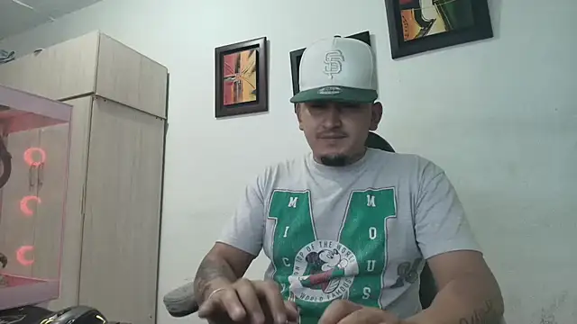 Snapshot of myke_andrade chatting on 11/27/25, 10:45 myke andrade online show from 11/27/25, 10:45