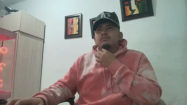 Snapshot of myke_andrade chatting on 11/29/25, 04:37 myke andrade online show from 11/29/25, 04:37