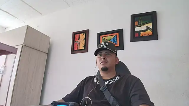 Snapshot of myke_andrade chatting on 12/02/25, 05:19 myke andrade online show from 12/02/25, 05:19