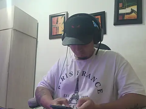 Snapshot of myke_andrade chatting on 01/08/26, 12:46 myke andrade online show from 01/08/26, 12:46