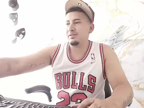 Snapshot of myke_andrade chatting on 02/11/26, 03:06 myke andrade online show from 02/11/26, 03:06