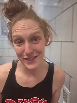 Snapshot of GoldenFlameGoddess chatting on 02/25/25, 11:33 GoldenFlameGoddess online show from 02/25/25, 11:33