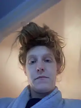 Snapshot of GoldenFlameGoddess chatting on 02/26/25, 02:37 GoldenFlameGoddess online show from 02/26/25, 02:37