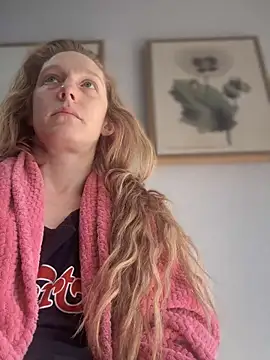 Snapshot of GoldenFlameGoddess chatting on 02/26/25, 05:28 GoldenFlameGoddess online show from 02/26/25, 05:28