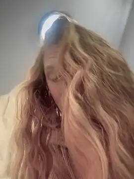 Snapshot of GoldenFlameGoddess chatting on 02/28/25, 07:56 GoldenFlameGoddess online show from 02/28/25, 07:56