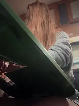 Snapshot of GoldenFlameGoddess chatting on 03/05/25, 03:08 GoldenFlameGoddess online show from 03/05/25, 03:08