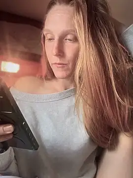 Snapshot of GoldenFlameGoddess chatting on 03/06/25, 01:05 GoldenFlameGoddess online show from 03/06/25, 01:05