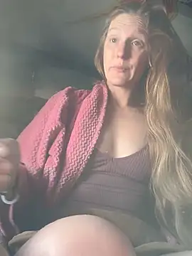 Snapshot of GoldenFlameGoddess chatting on 03/07/25, 04:00 GoldenFlameGoddess online show from 03/07/25, 04:00