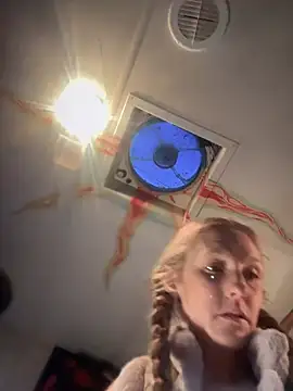 Snapshot of GoldenFlameGoddess chatting on 03/18/25, 02:15 GoldenFlameGoddess online show from 03/18/25, 02:15