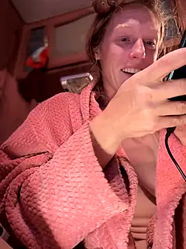 Snapshot of GoldenFlameGoddess chatting on 09/13/25, 03:17 GoldenFlameGoddess online show from 09/13/25, 03:17