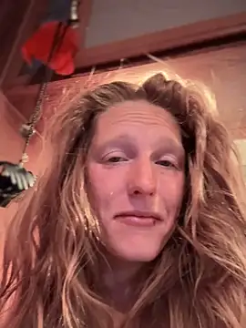 Snapshot of GoldenFlameGoddess chatting on 09/14/25, 02:05 GoldenFlameGoddess online show from 09/14/25, 02:05