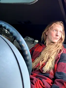 Snapshot of GoldenFlameGoddess chatting on 09/30/25, 02:33 GoldenFlameGoddess online show from 09/30/25, 02:33