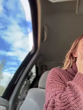 Snapshot of GoldenFlameGoddess chatting on 10/03/25, 05:32 GoldenFlameGoddess online show from 10/03/25, 05:32