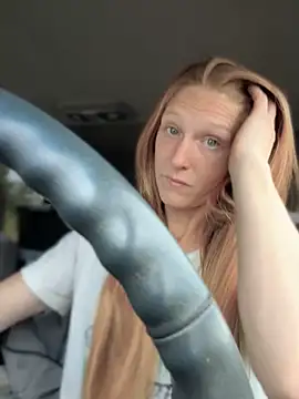 Snapshot of GoldenFlameGoddess chatting on 10/25/25, 07:08 GoldenFlameGoddess online show from 10/25/25, 07:08