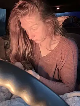 GoldenFlameGoddess online show from 12/16/25, 03:17