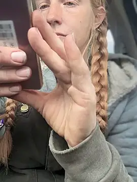 GoldenFlameGoddess online show from 04/12/26, 07:19