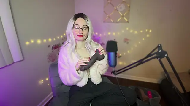 Starr1123 online show from 12/04/25, 01:15