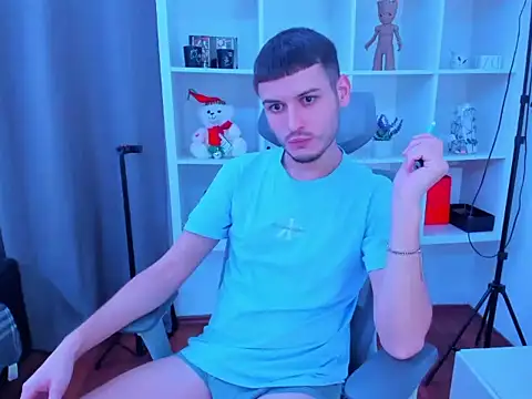 Snapshot of andboyfor6 chatting on 12/22/25, 11:40 andboyfor6 online show from 12/22/25, 11:40