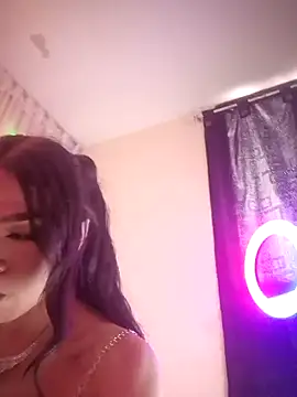 Snapshot of Victor-and-shelly chatting on 12/21/24, 11:44 Victor-and-shelly online show from 12/21/24, 11:44