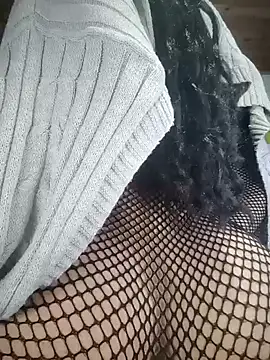 Snapshot of Victor-and-shelly chatting on 02/16/25, 06:43 Victor-and-shelly online show from 02/16/25, 06:43