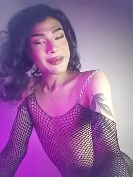 Snapshot of Victor-and-shelly chatting on 10/02/25, 06:59 Victor-and-shelly online show from 10/02/25, 06:59