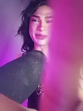 Snapshot of Victor-and-shelly chatting on 10/05/25, 07:17 Victor-and-shelly online show from 10/05/25, 07:17