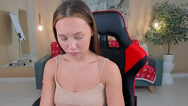 Snapshot of LilyRaisa chatting on 12/16/24, 04:13 LilyRaisa online show from 12/16/24, 04:13