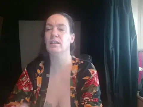 Snapshot of SimoneMoore chatting on 02/17/25, 05:32 SimoneMoore online show from 02/17/25, 05:32