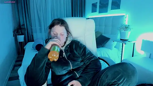 Kathlyn  Heath online show from 02/25/25, 07:36