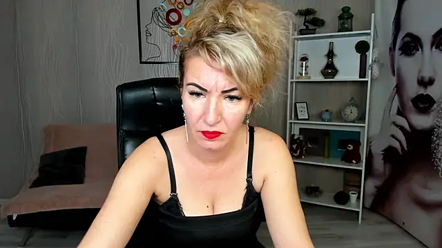 Cassandra Hotty online show from 01/10/25, 09:55