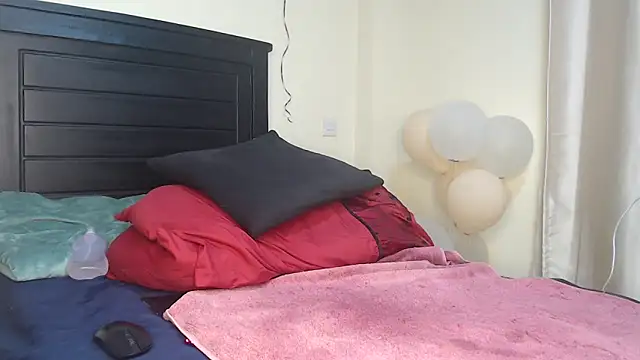 NIKKIE LOVE online show from 02/13/25, 04:00