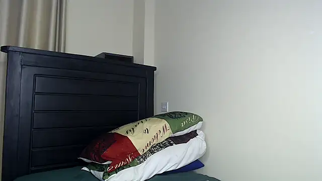 NIKKIE LOVE online show from 12/21/25, 04:41