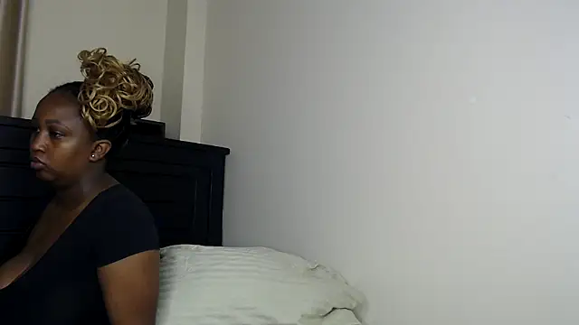 NIKKIE LOVE online show from 02/05/26, 11:20