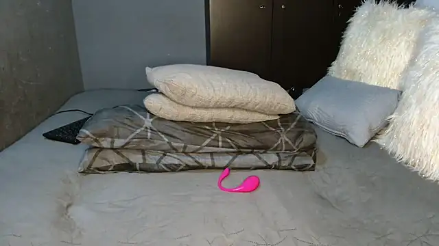 CURVEYDOLLXX online show from 01/07/25, 01:57